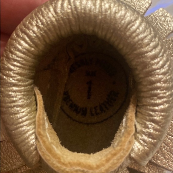 Freshly Picked Platinum Moccasins size 1 - Picture 2 of 7